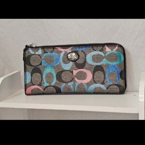 COACH Slim Accordion Zip Wallet in Signature Jacquard With A Colorful Twist- EUC